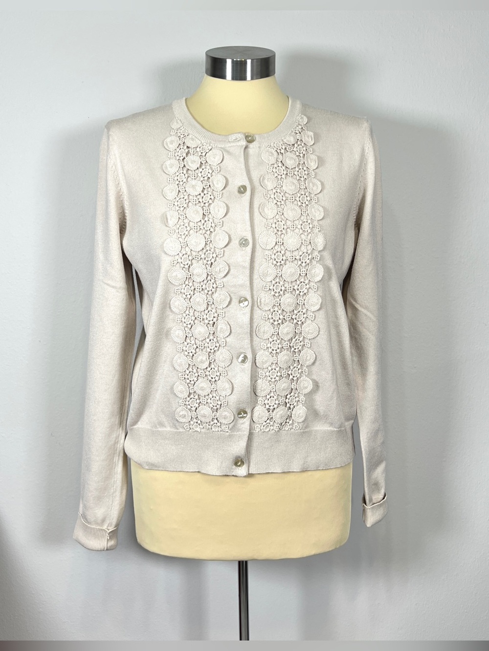 Cardigan Sweater Medium Beige Cream Lace Crochet Floral Knit
Grandmacore Premise